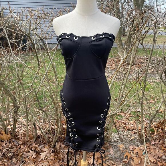 Goth Sexy ,Lace up Women's Black miniDress - Picture 8 of 10